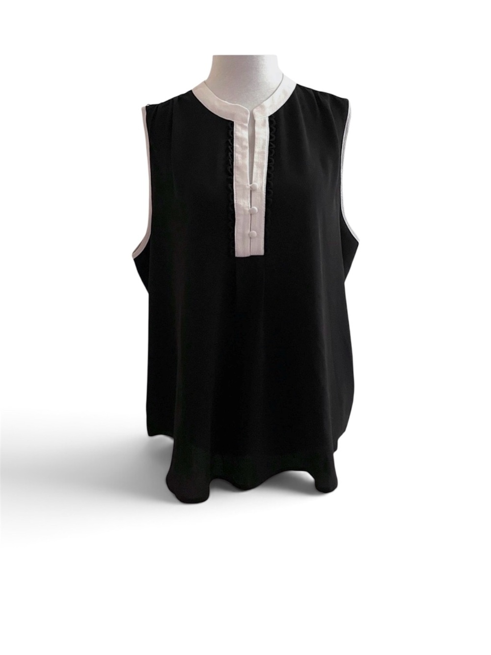 NWT Spense Black Sleeveless V-Neck Blouse White Trim XL